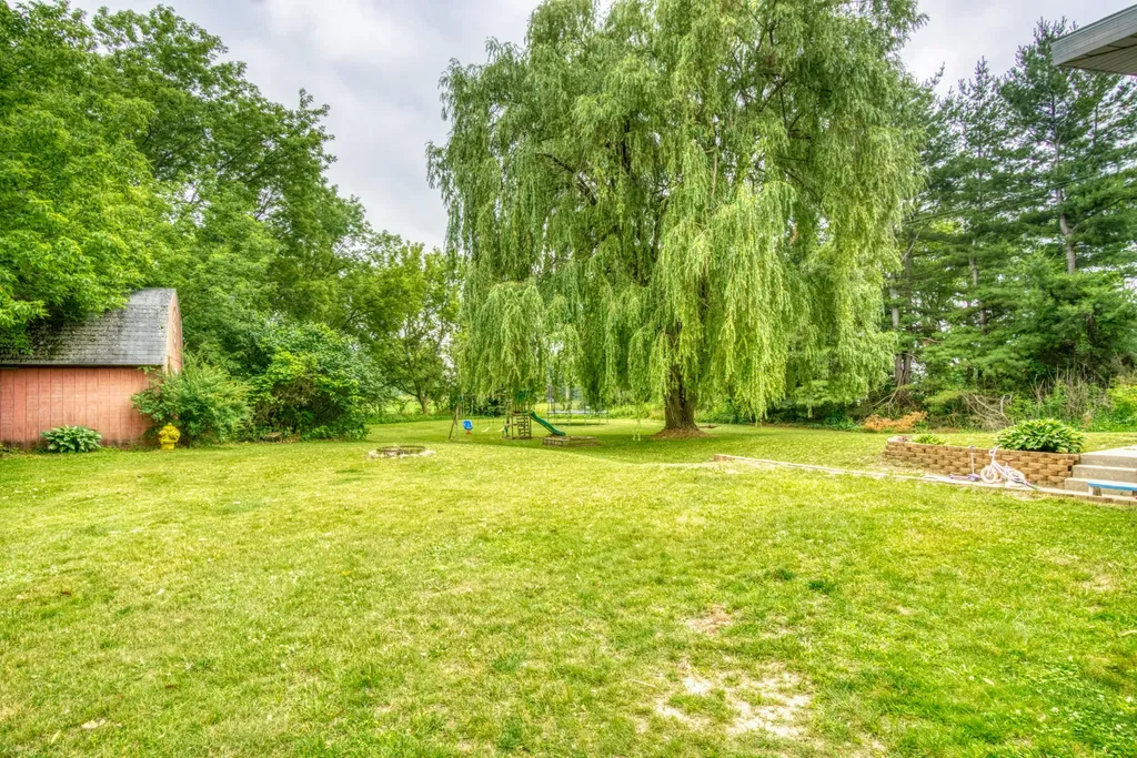 8890 NW Lake Road Belvidere Township MI 48886
