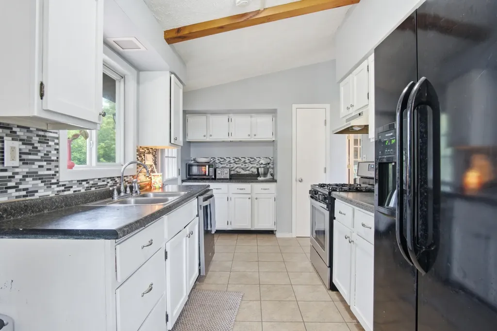 8890 NW Lake Road Belvidere Township MI 48886