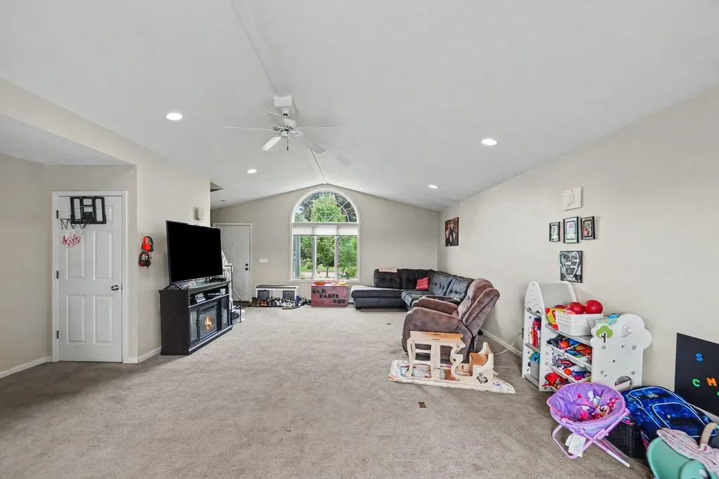 678 Apache Drive Fremont City MI 49412