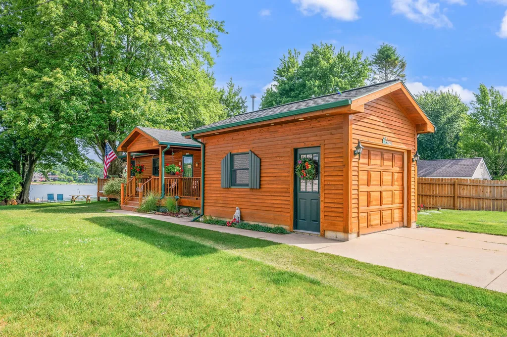2541 Van Dyke Street Chester Township MI 49403