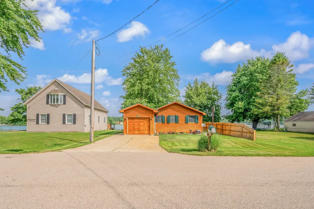 2541 Van Dyke Street Chester Township MI 49403