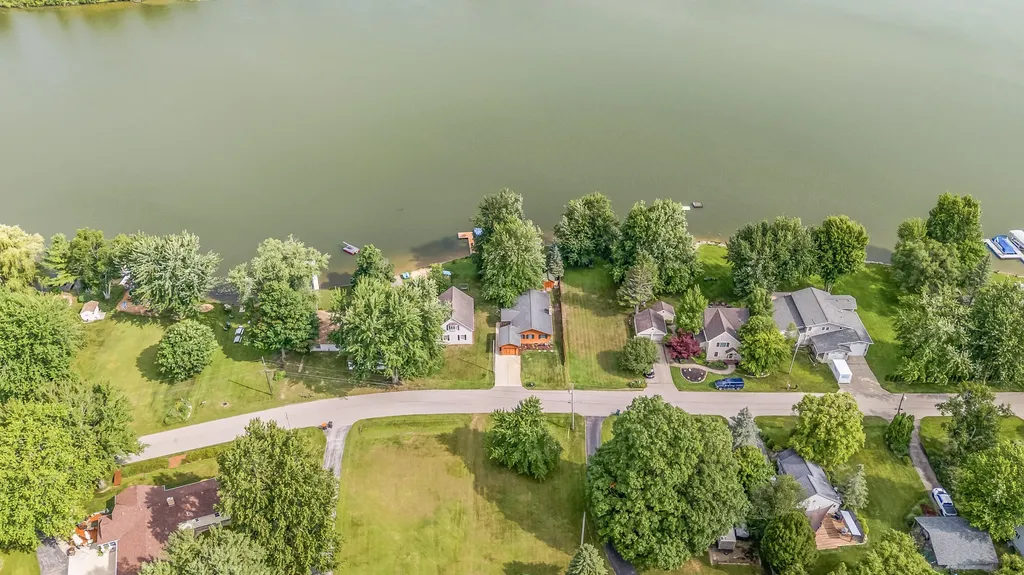 2541 Van Dyke Street Chester Township MI 49403