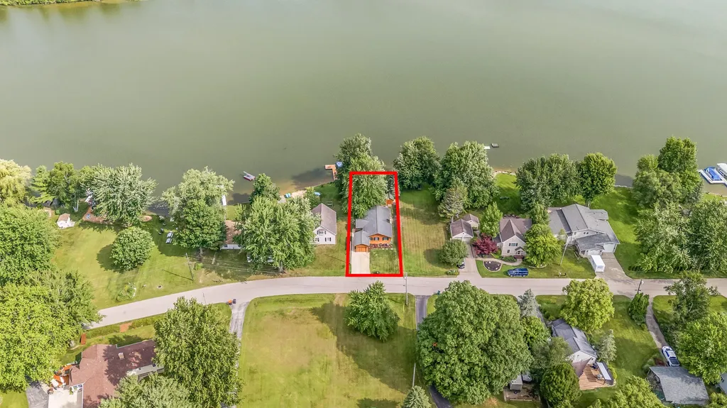 2541 Van Dyke Street Chester Township MI 49403