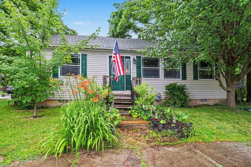 224 S Division Avenue Fremont City MI 49412