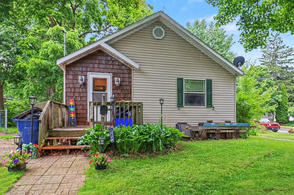 224 S Division Avenue Fremont City MI 49412