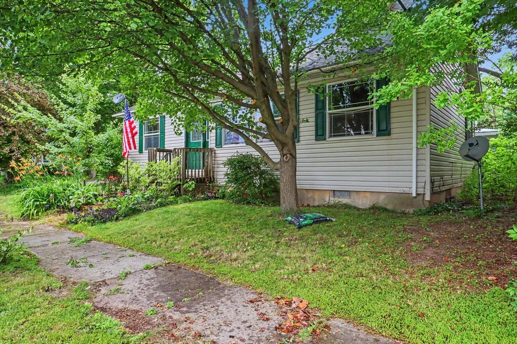 224 S Division Avenue Fremont City MI 49412