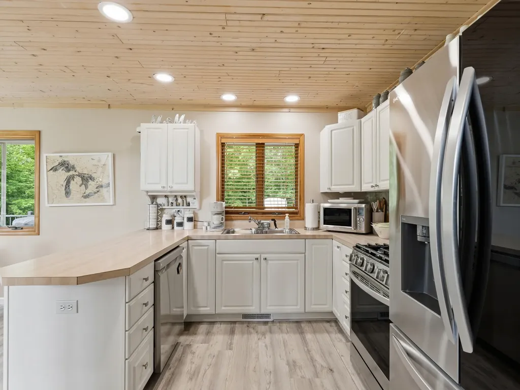 9551 Clubhouse Drive W Morton Township MI 49346