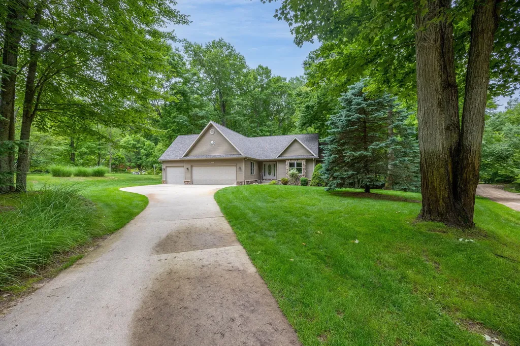 10372 Mountain View Trail Austin Township MI 49346