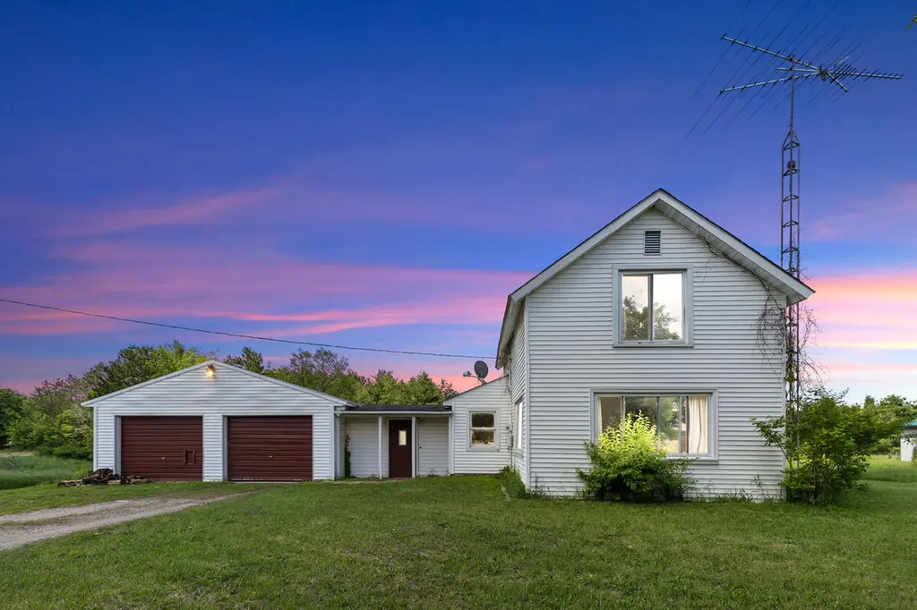 8938 Gibson Avenue Garfield Township MI 48632