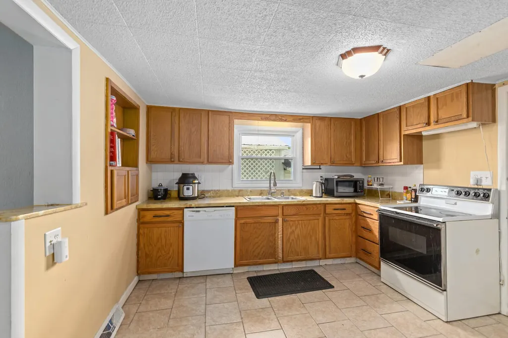 8938 Gibson Avenue Garfield Township MI 48632