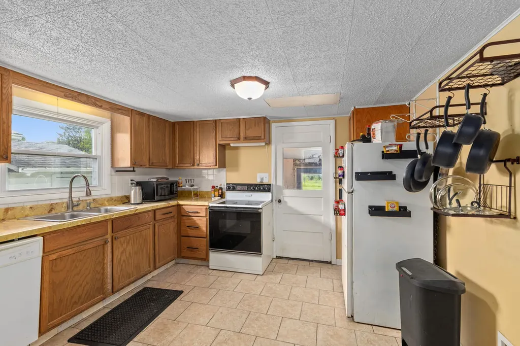 8938 Gibson Avenue Garfield Township MI 48632
