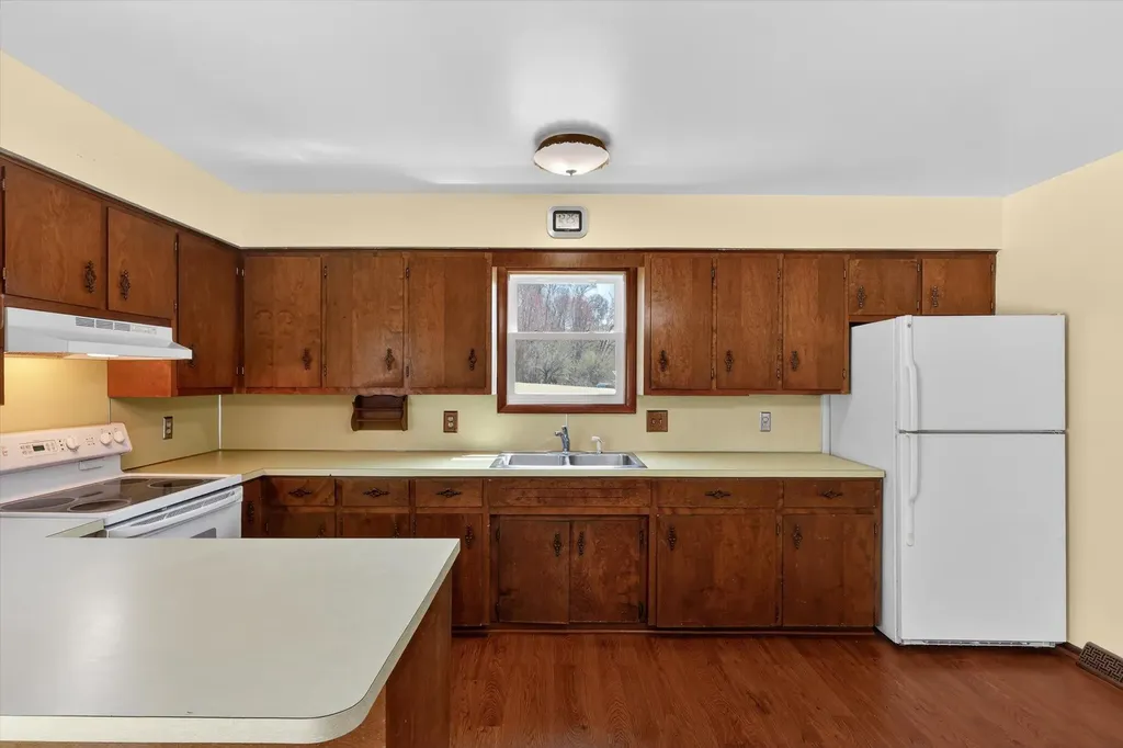 7045 17 Mile (house) Road NE Nelson Township MI 49319