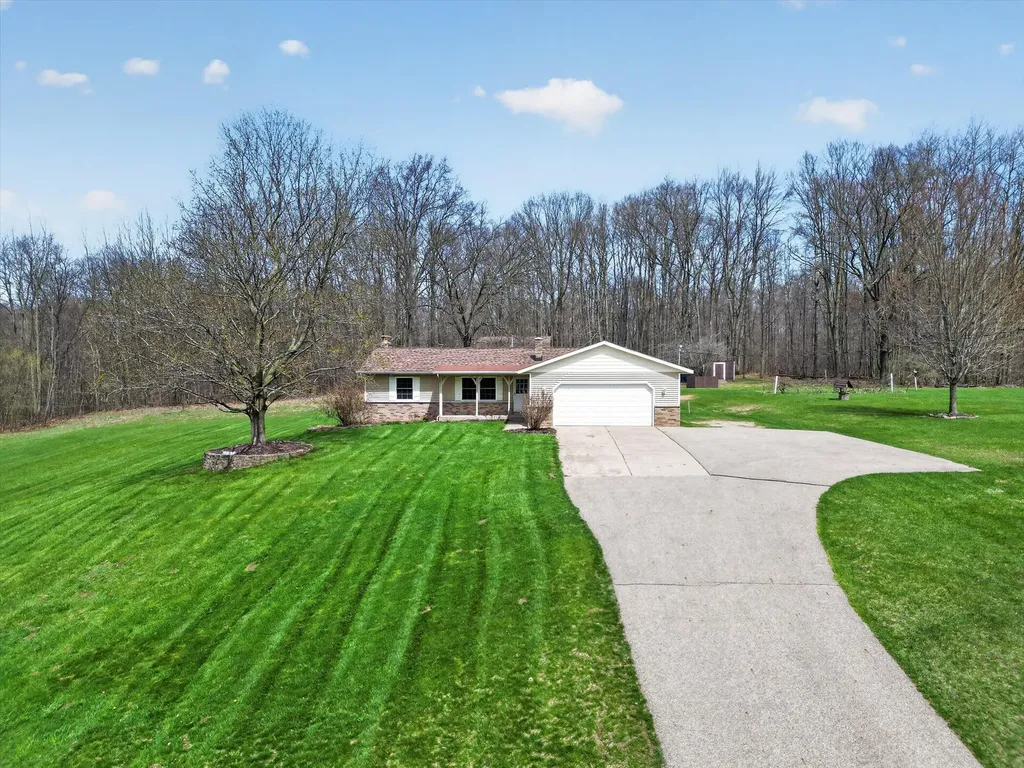 7045 17 Mile (house) Road NE Nelson Township MI 49319