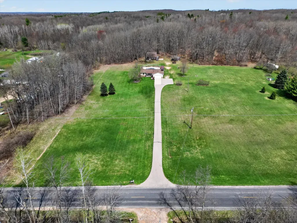 7045 17 Mile (house) Road NE Nelson Township MI 49319