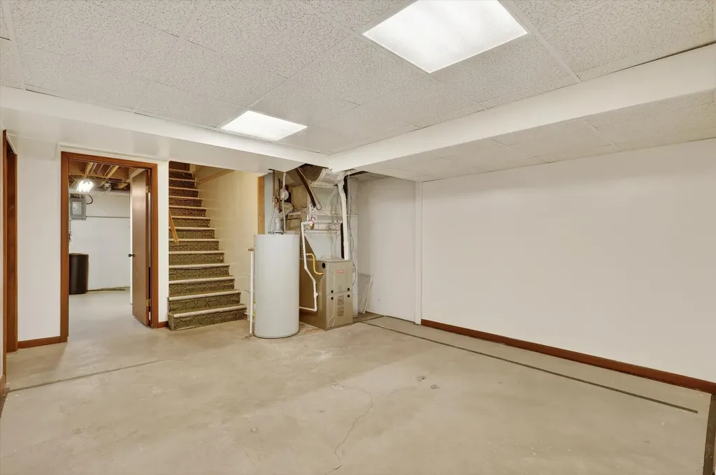 7045 17 Mile (house) Road NE Nelson Township MI 49319