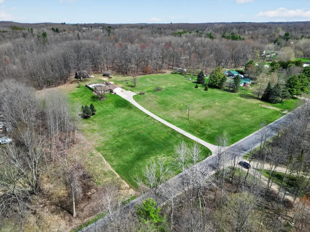 7045 17 Mile (house) Road NE Nelson Township MI 49319