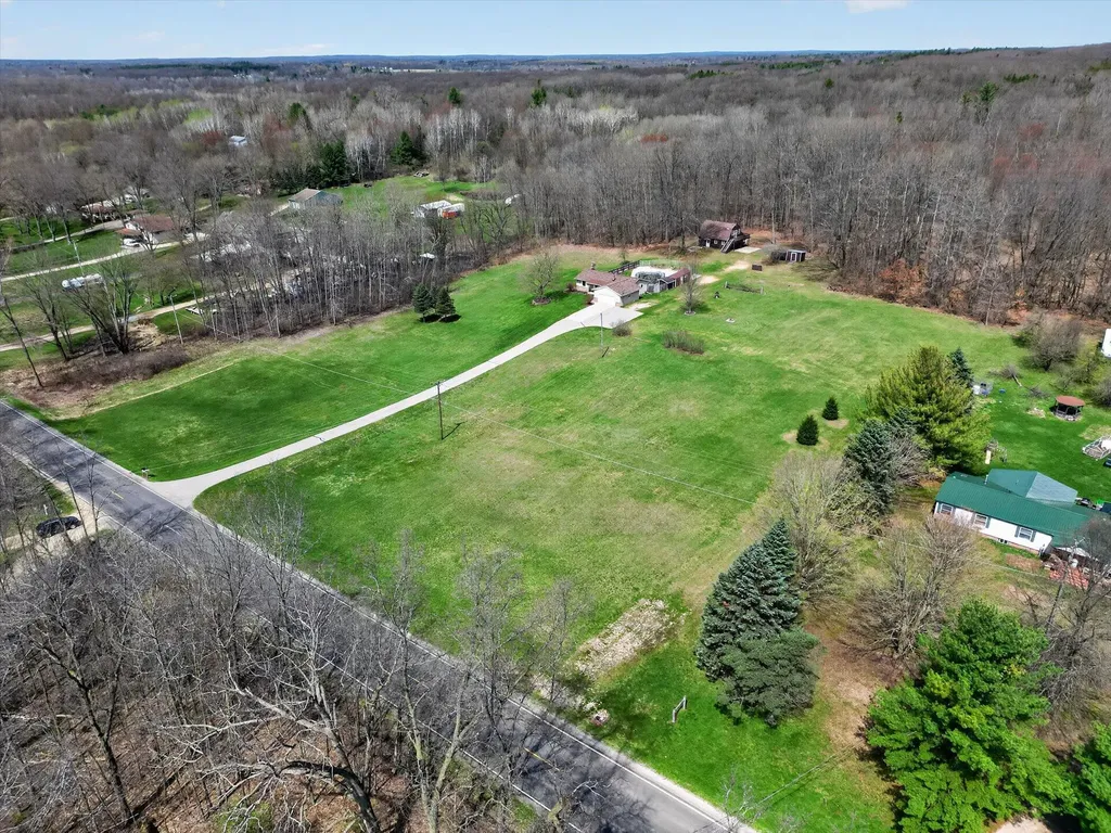 7045 17 Mile (house) Road NE Nelson Township MI 49319