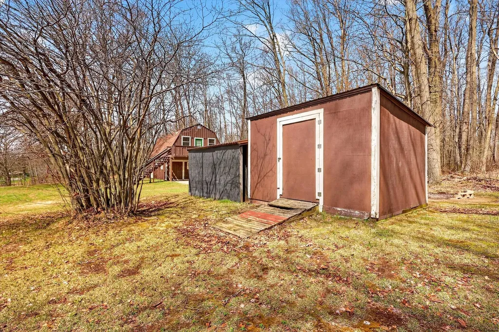 7045 17 Mile (house) Road NE Nelson Township MI 49319