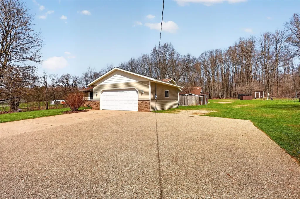 7045 17 Mile (house) Road NE Nelson Township MI 49319