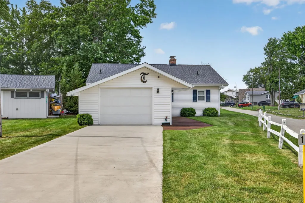 7837 Bay Meadow Morton Township MI 49346