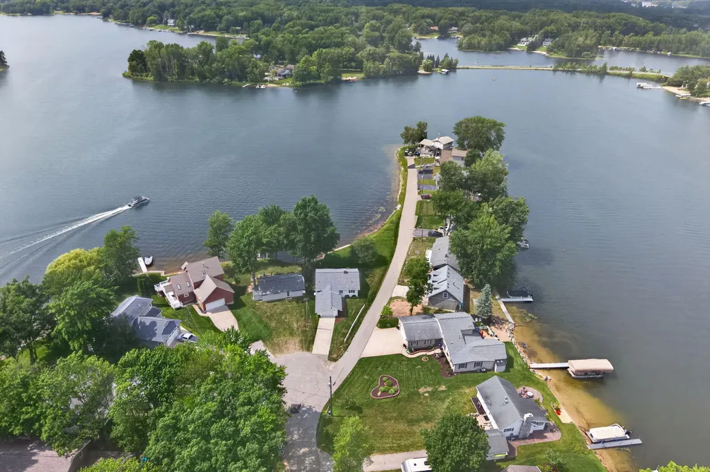 7837 Bay Meadow Morton Township MI 49346