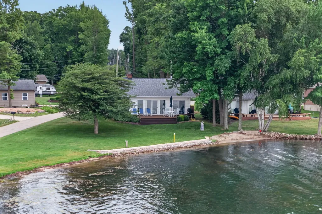 7837 Bay Meadow Morton Township MI 49346