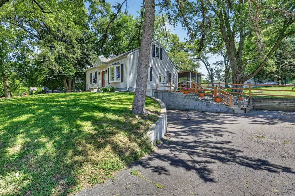 754 Collindale Avenue NW Grand Rapids City MI 49504