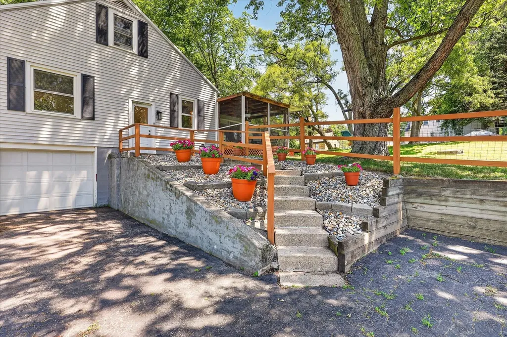 754 Collindale Avenue NW Grand Rapids City MI 49504