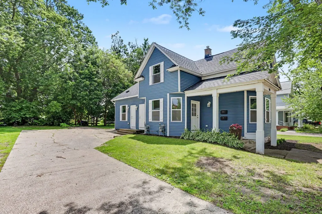 143 S State Street Zeeland City MI 49464