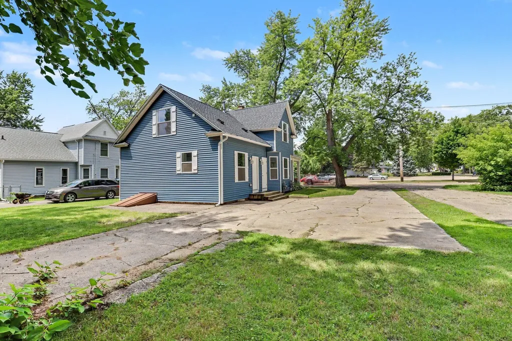 143 S State Street Zeeland City MI 49464