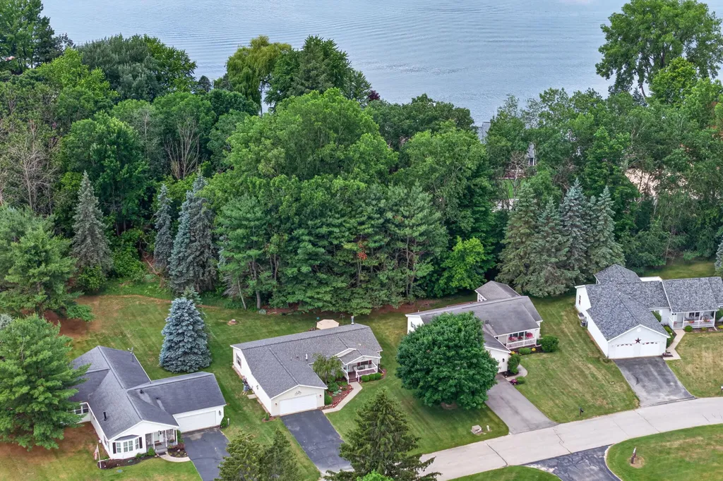 7597 Sunset Shores Drive Morton Township MI 49346