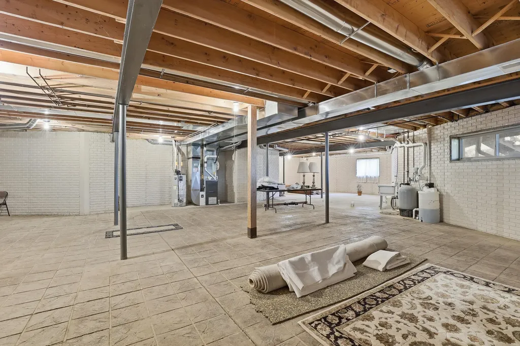 6150 Willow Road West Bloomfield Charter Township MI 48324