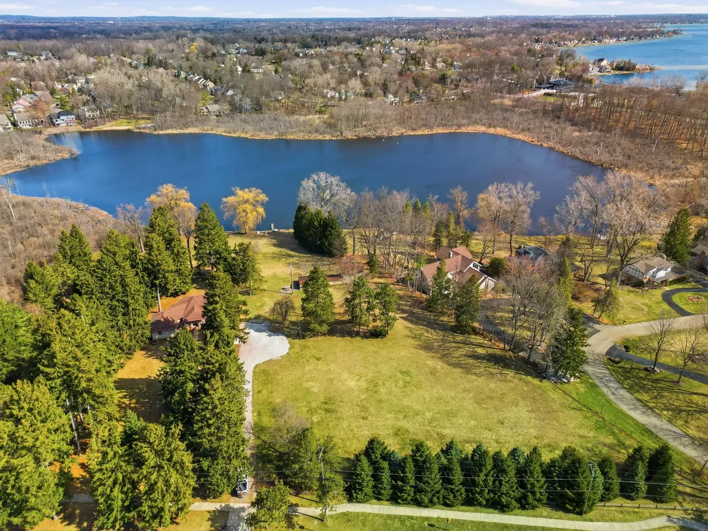 6150 Willow Road West Bloomfield Charter Township MI 48324
