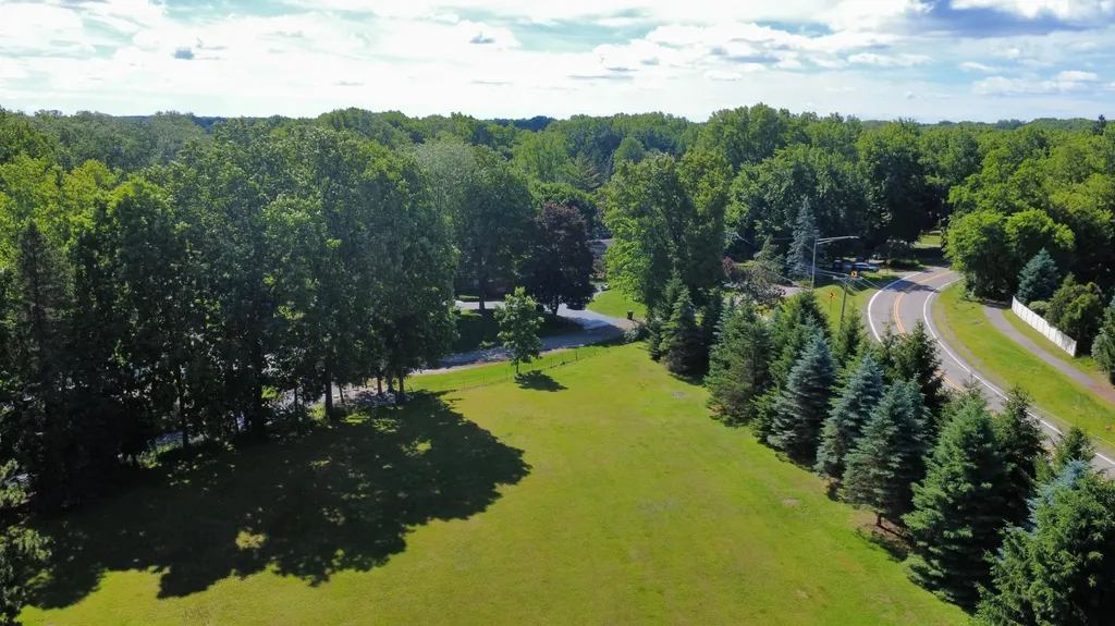 6150 Willow Road West Bloomfield Charter Township MI 48324