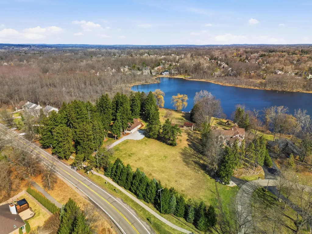 6150 Willow Road West Bloomfield Charter Township MI 48324