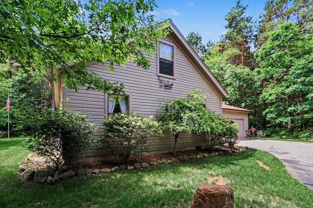10035 Hawthorne Lane Morton Township MI 49346