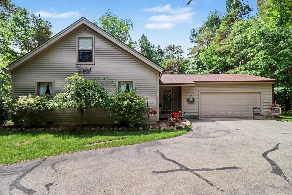 10035 Hawthorne Lane Morton Township MI 49346