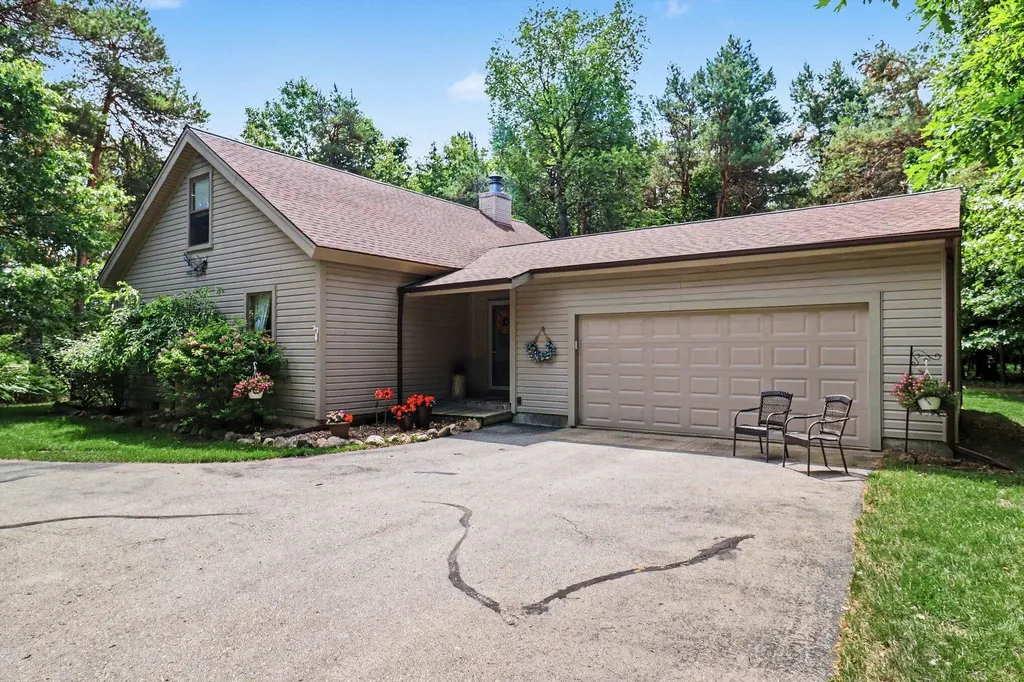 10035 Hawthorne Lane Morton Township MI 49346