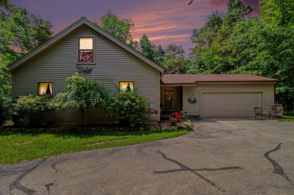 10035 Hawthorne Lane Morton Township MI 49346