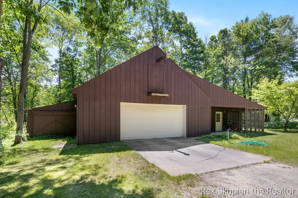 3497 W Baseline Road Lincoln Township MI 49349