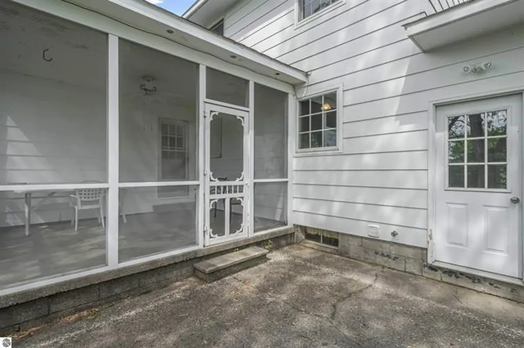 424 Crestview Place Cadillac City MI 49601