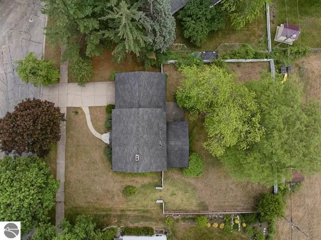 424 Crestview Place Cadillac City MI 49601