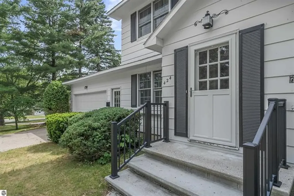 424 Crestview Place Cadillac City MI 49601