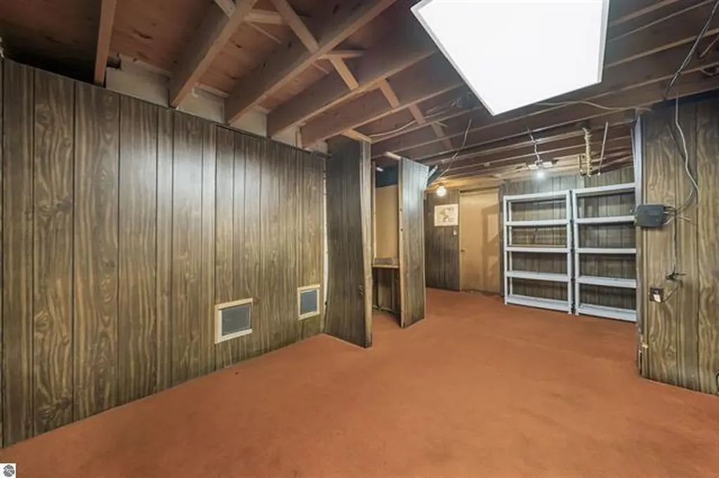 424 Crestview Place Cadillac City MI 49601