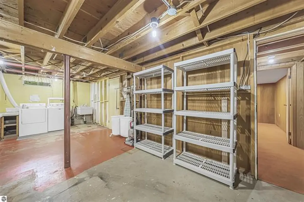 424 Crestview Place Cadillac City MI 49601