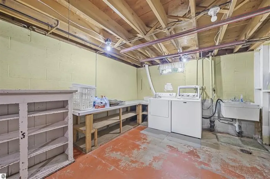 424 Crestview Place Cadillac City MI 49601