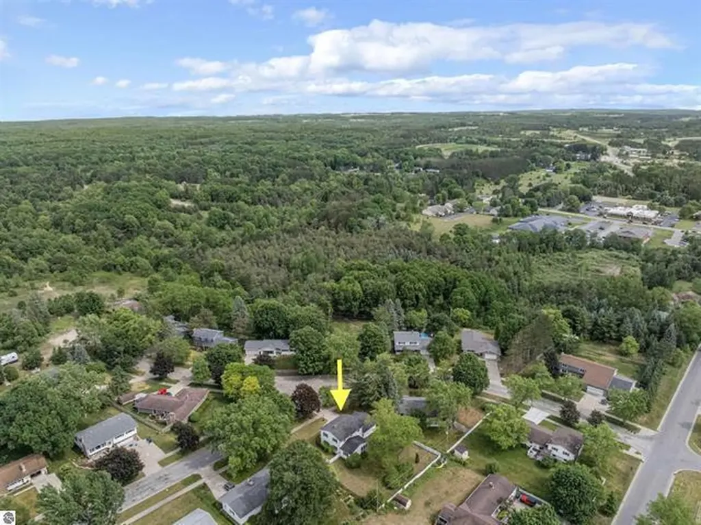 424 Crestview Place Cadillac City MI 49601