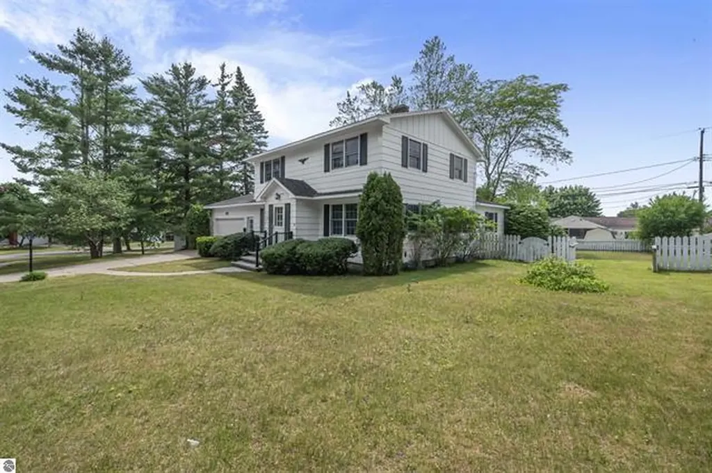 424 Crestview Place Cadillac City MI 49601