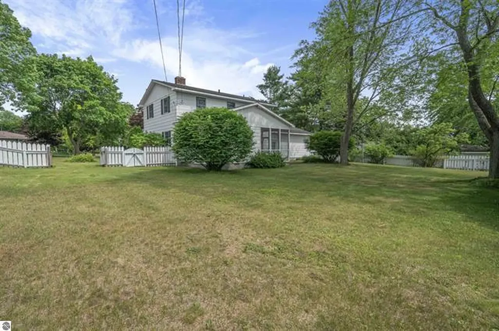 424 Crestview Place Cadillac City MI 49601