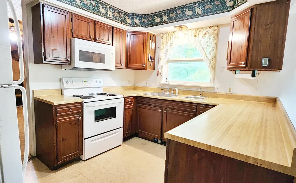 2100 Newcosta Avenue Aetna Township MI 49337